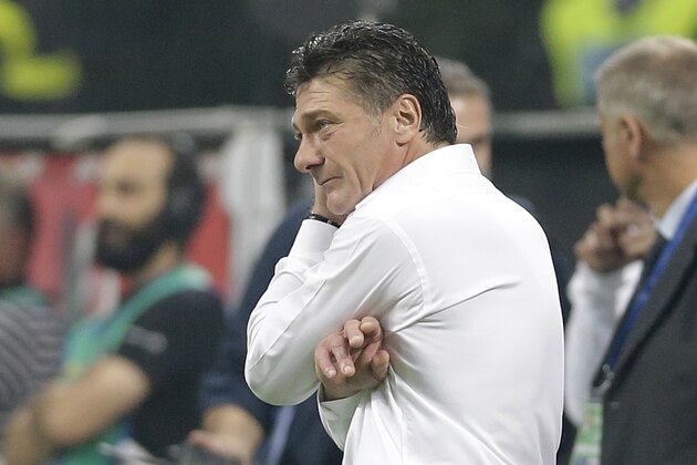 Inter Milan coach Walter Mazzarri watches the Serie A soccer match between Inter Milan and Napoli at the San Siro stadium in Milan, Italy, Sunday, Oct. 19, 2014. (AP Photo/Antonio Calanni)