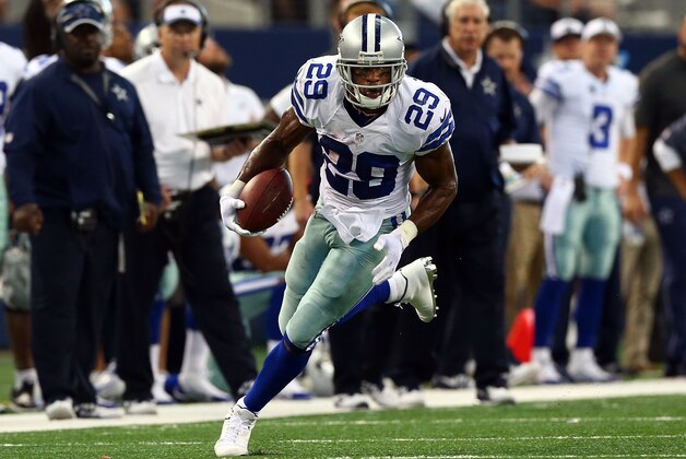 ARLINGTON, TX - OCTOBER 19:  DeMarco Murray #29 of the Dallas Cowboys carries against the New York Giants in the first half at AT&T Stadium on October 19, 2014 in Arlington, Texas.  (Photo by Ronald Martinez/Getty Images)