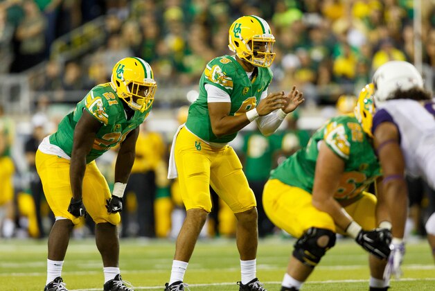 Oregon quarterback Marcus Mariota (8) waits for the hike during the third quarter against Washington in an NCAA college football game in Eugene, Ore., Saturday, Oct. 18, 2014. (AP Photo/Ryan Kang)