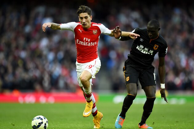 LONDON, ENGLAND - OCTOBER 18:  Hector Bellerin of Arsenal battles for the ball with Mohamed Diame of Hull City during the Barclays Premier League match between Arsenal and Hull City at Emirates Stadium on October 18, 2014 in London, England.  (Photo by Mike Hewitt/Getty Images)
