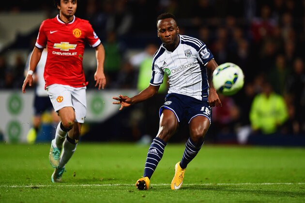 WEST BROMWICH, ENGLAND - OCTOBER 20:  Saido Berahino of West Bromwich Albion scores their second goal as Rafael of Manchester United looks on during the Barclays Premier League match between West Bromwich Albion and Manchester United at The Hawthorns on October 20, 2014 in West Bromwich, England.  (Photo by Laurence Griffiths/Getty Images)