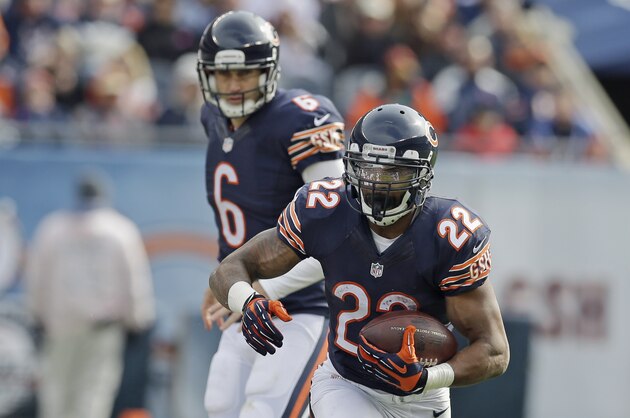 Chicago Bears quarterback Jay Cutler (6) hands off the ball to running back Matt Forte (22) during the second half of an NFL football game against the Miami Dolphins Sunday, Oct. 19, 2014 in Chicago. (AP Photo/Nam Y. Huh)