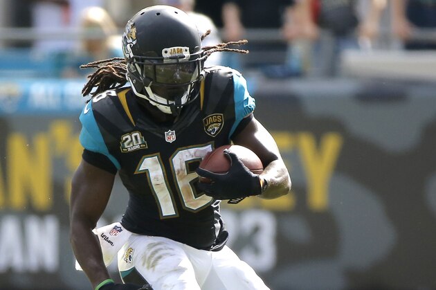Jacksonville Jaguars running back Denard Robinson (16) runs the ball during the second half of an NFL football game against the Cleveland Browns, in Jacksonville, Fla., Sunday, Oct. 19, 2014. Jacksonville beat the Browns 24-6. (AP Photo/Stephen B. Morton)