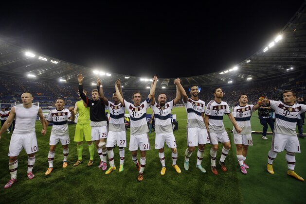Bayern's players celebrate at the end of the Group E Champions League soccer match between Roma and Bayern Munich at the Olympic stadium, in Rome, Tuesday, Oct. 21, 2014. Bayern's won 7-1. (AP Photo/Alessandra Tarantino)