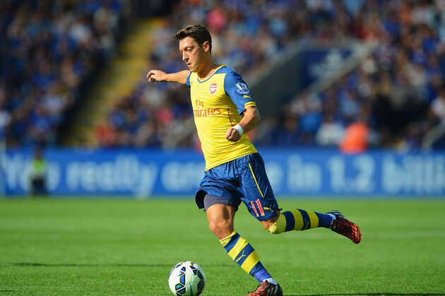 LEICESTER, ENGLAND - AUGUST 31:  Mesut Oezil of Arsenal in action during the Barclays Premier League match between Leicester City and Arsenal at The King Power Stadium on August 31, 2014 in Leicester, England.  (Photo by Michael Regan/Getty Images)