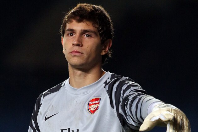 LONDON, ENGLAND - JANUARY 20:  Emiliano Martinez of Arsenal in action during the FA Youth Cup match between Chelsea and Arsenal at Stamford Bridge on January 20, 2011 in London, England.  (Photo by Clive Rose/Getty Images)