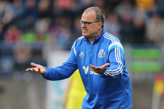 Marseille's Argentinian coach Marcelo Bielsa gestures during his League One soccer match against Caen, in Caen, western France, Saturday, Oct. 4, 2014. (AP Photo David Vincent)