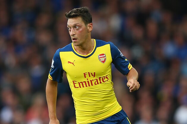 LIVERPOOL, ENGLAND - AUGUST 23:  Mesut Ozil of Arsenal in action during the Barclays Premier League match between Everton and Arsenal at Goodison Park on August 23, 2014 in Liverpool, England.  (Photo by Clive Brunskill/Getty Images)