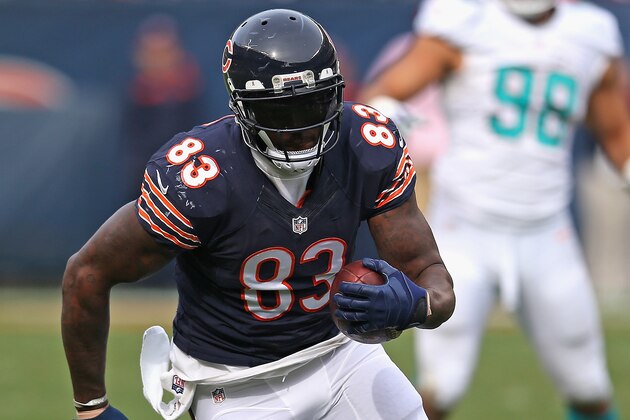 CHICAGO, IL - OCTOBER 19:  Martellus Bennett #83 of the Chicago Bears runs after a catch against the Miami Dolphins at Soldier Field on October 19, 2014 in Chicago, Illinois. The Dolphins defeated the Bears 27-14.  (Photo by Jonathan Daniel/Getty Images)