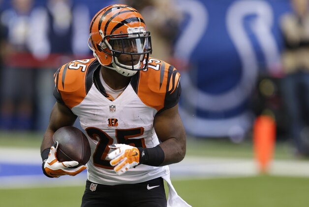 Cincinnati Bengals running back Giovani Bernard (25) runs during the first half of an NFL football game against the Indianapolis Colts Sunday, Oct. 19, 2014, in Indianapolis. (AP Photo/Michael Conroy)