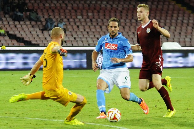 Napoli's Gonzalo Higuain is caught in between Sparta Prague's David Bicik and Jakub Brabec during the Europa League Group I soccer match between Napoli and Sparta Prague, in Naples, Italy, Thursday Sept. 18, 2014. (AP Photo/Salvatore Laporta)