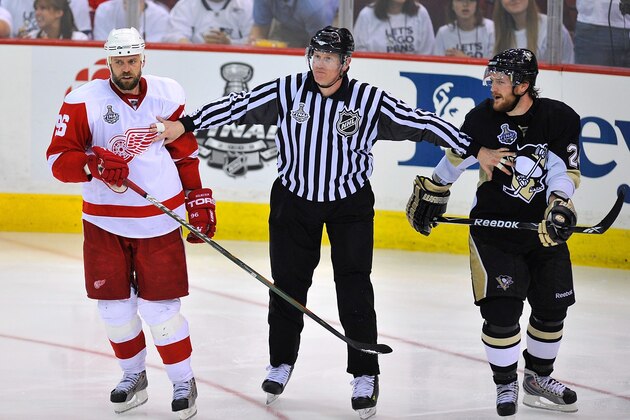 PITTSBURGH - JUNE 09:  Tomas Holmstrom #96 of the Detroit Red Wings against Matt Cooke #24 of the Pittsburgh Penguins during Game Six of the NHL Stanley Cup Finals at the Mellon Arena on June 9, 2009 in Pittsburgh, Pennsylvania.  (Photo by Jamie Sabau/Getty Images)