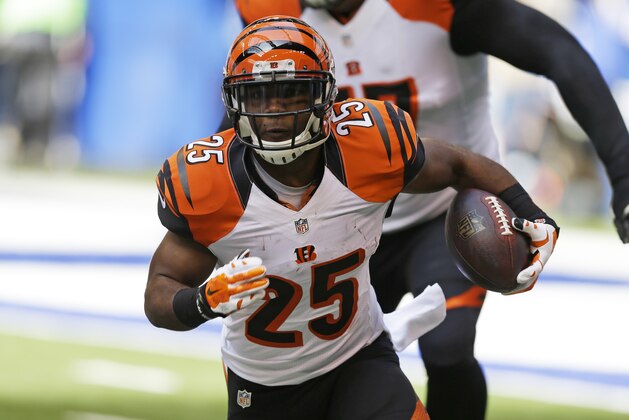 Cincinnati Bengals' Giovani Bernard (25) runs during the first half of an NFL football game against the Indianapolis Colts Sunday, Oct. 19, 2014, in Indianapolis. (AP Photo/Michael Conroy)