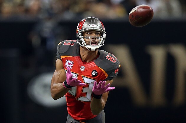 NEW ORLEANS, LA - OCTOBER 05:  Vincent Jackson #83 of the Tampa Bay Buccaneers catches a pass during the fourth quarter of a game against the New Orleans Saints at the Mercedes-Benz Superdome on October 5, 2014 in New Orleans, Louisiana.  (Photo by Chris Graythen/Getty Images)