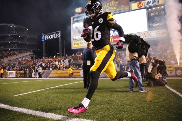 Pittsburgh Steelers running back Le'Veon Bell (26) s introduced before he takes the field before the NFL football game against the Houston Texans, Monday, Oct. 20, 2014 in Pittsburgh. (AP Photo/Gene Puskar)