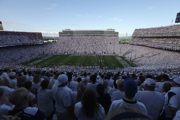STATE COLLEGE, PA - SEPTEMBER 10:  General view of the Alabama Crimson Tide and Penn State Nittany Lions game during the second half at Beaver Stadium on September 10, 2011 in State College, Pennsylvania.  (Photo by Rob Carr/Getty Images)
