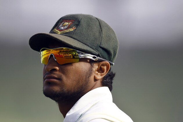 Bangladesh’s Shakib Al Hasan fields on the second day of the first test cricket match against Sri Lanka in Dhaka, Bangladesh, Tuesday, Jan. 28, 2014. (AP Photo/A.M. Ahad)