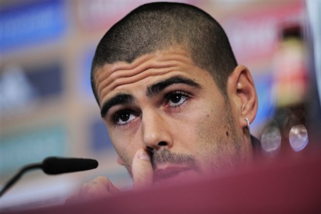 Spain's goalkeeper Victor Valdes, gestures during press conference prior to the Euro 2012 soccer quarterfinal match between Spain and France, in Gniewino, Poland, Wednesday, June 20, 2012. (AP Photo/Alvaro Barrientos)