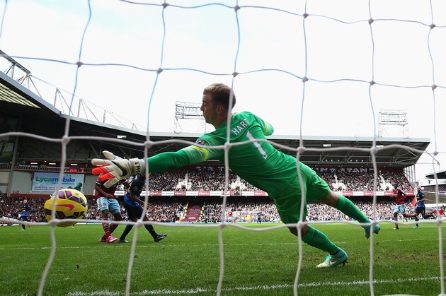 LONDON, ENGLAND - OCTOBER 25:  Joe Hart of Manchester City fails to stop the header by Diafra Sakho of West Ham United during the Barclays Premier League match between West Ham United and Manchester City at Boleyn Ground on October 25, 2014 in London, England.  (Photo by Ian Walton/Getty Images)