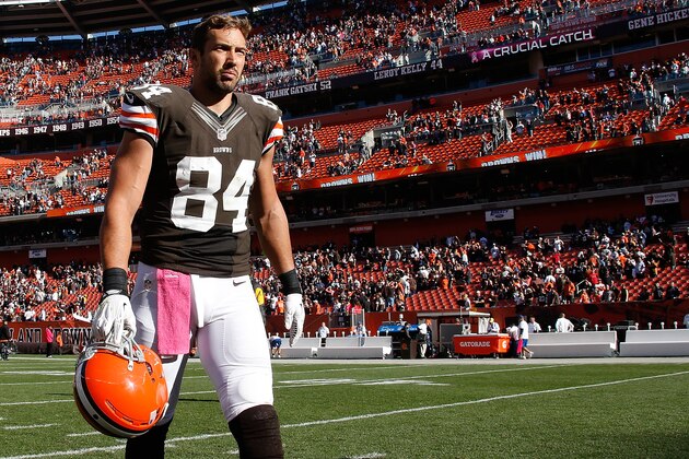 CLEVELAND, OH - OCTOBER 12:  Jordan Cameron #84 of the Cleveland Browns walks off the field after a 31-10 win over the Pittsburgh Steelers at FirstEnergy Stadium on October 12, 2014 in Cleveland, Ohio.  (Photo by Gregory Shamus/Getty Images)