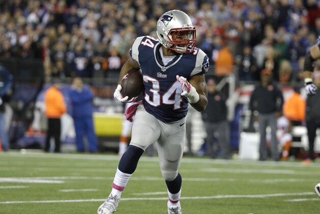 New England Patriots running back Shane Vereen runs with the ball in the second half of an NFL football game against the Cincinnati Bengals, Sunday, Oct. 5, 2014, in Foxborough, Mass. (AP Photo/Steven Senne)