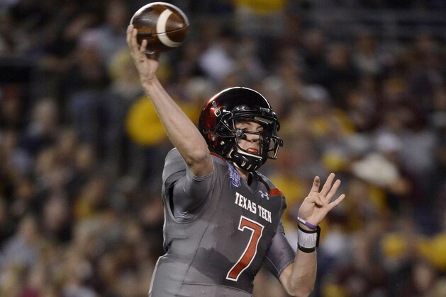 SAN DIEGO, CA - DECEMBER 30:  Davis Webb #7 of the Texas Tech Red Raiders passes against the Arizona State Sun Devils during the National University Holiday Bowl on December 30, 2013 at Qualcomm Stadium in San Diego, California. (Photo by Donald Miralle/Getty Images)