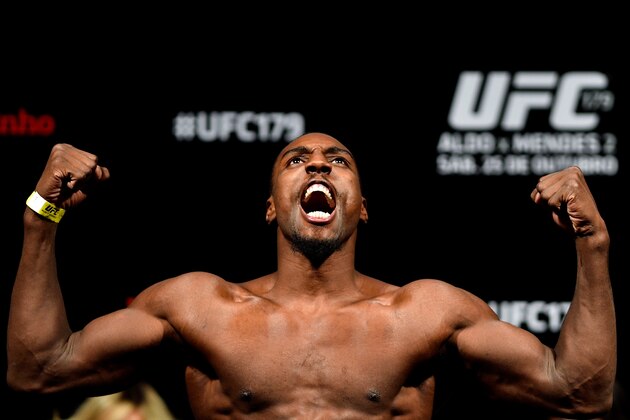 RIO DE JANEIRO, BRAZIL - OCTOBER 24:  Phil Davis weighs in during the UFC 179 weigh-in at Maracanazinho on October 24, 2014 in Rio de Janeiro, Brazil.  (Photo by Buda Mendes/Getty Images)