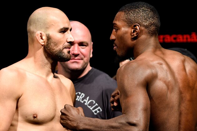 RIO DE JANEIRO, BRAZIL - OCTOBER 24:  (L-R) Opponents Glover Teixeira of Brazil and Phil Davis face off during the UFC 179 weigh-in at Maracanazinho on October 24, 2014 in Rio de Janeiro, Brazil.  (Photo by Buda Mendes/Getty Images)