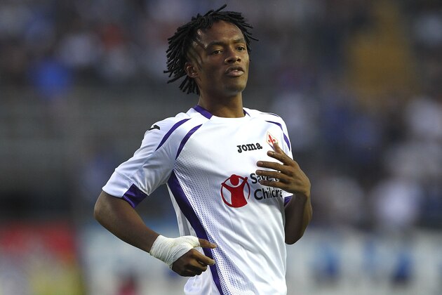 BERGAMO, ITALY - SEPTEMBER 21:  Juan Cuadrado of ACF Fiorentina looks on during the Serie A match between Atalanta BC and ACF Fiorentina at Stadio Atleti Azzurri d'Italia on September 21, 2014 in Bergamo, Italy.  (Photo by Marco Luzzani/Getty Images)