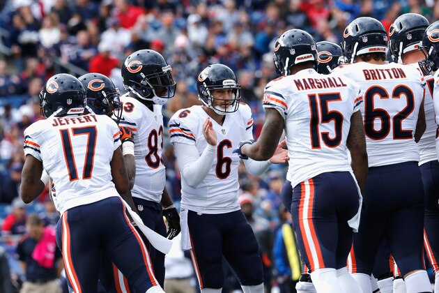 FOXBORO, MA - OCTOBER 26:  Jay Cutler #6 of the Chicago Bears in the huddle during the first quarter of a game against the New England Patriots at Gillette Stadium on October 26, 2014 in Foxboro, Massachusetts.  (Photo by Jim Rogash/Getty Images)