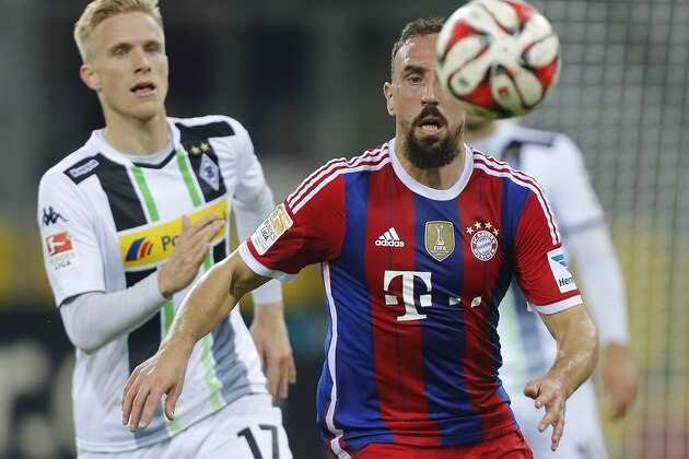 Moenchengladbach's Oscar Wendt, left, and Bayern's Franck Ribery challenge for the ball during the German first division Bundesliga soccer match between Borussia Moenchengladbach and Bayern Munich in Moenchengladbach, Germany, Sunday, Oct. 26, 2014. (AP Photo/Frank Augstein)