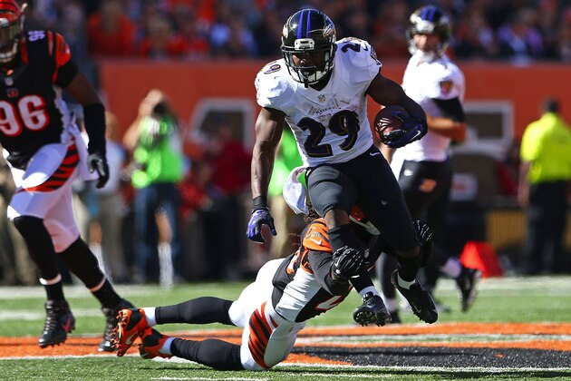 CINCINNATI, OH - OCTOBER 26 :  Justin Forsett #29 of the Baltimore Ravens breaks a tackle by Reggie Nelson #20 of the Cincinnati Bengals during the second quarter at Paul Brown Stadium on October 26, 2014 in Cincinnati, Ohio. (Photo by Andy Lyons/Getty Images)