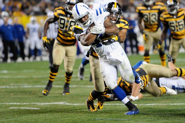 PITTSBURGH, PA - OCTOBER 26:  Ahmad Bradshaw #44 of the Indianapolis Colts carries the ball for a touchdown in front of Mike Mitchell #23 of the Pittsburgh Steelers during the third quarter at Heinz Field on October 26, 2014 in Pittsburgh, Pennsylvania.  (Photo by Joe Sargent/Getty Images)