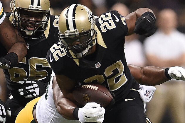 NEW ORLEANS, LA - OCTOBER 26: Mark Ingram #22 of the New Orleans Saints runs the ball as Mike Daniels #76 of the Green Bay Packers chases him during the first quarter at Mercedes-Benz Superdome on October 26, 2014 in New Orleans, Louisiana. (Photo by Stacy Revere/Getty Images)