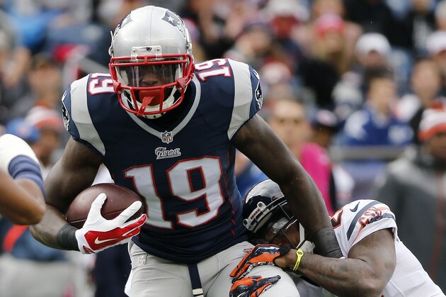 Chicago Bears defensive backs Ryan Mundy (21) and Tim Jennings (26) try to tackle New England Patriots wide receiver Brandon LaFell (19) after a pass catch in the first half of an NFL football game on Sunday, Oct. 26, 2014, in Foxborough, Mass. (AP Photo/Elise Amendola)