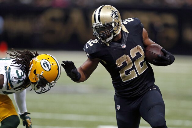 New Orleans Saints running back Mark Ingram (22) carries on a touchdown run against Green Bay Packers cornerback Davon House (31) in the second half of an NFL football game in New Orleans, Sunday, Oct. 26, 2014. The Saints won 44-23. (AP Photo/Rogelio Solis)