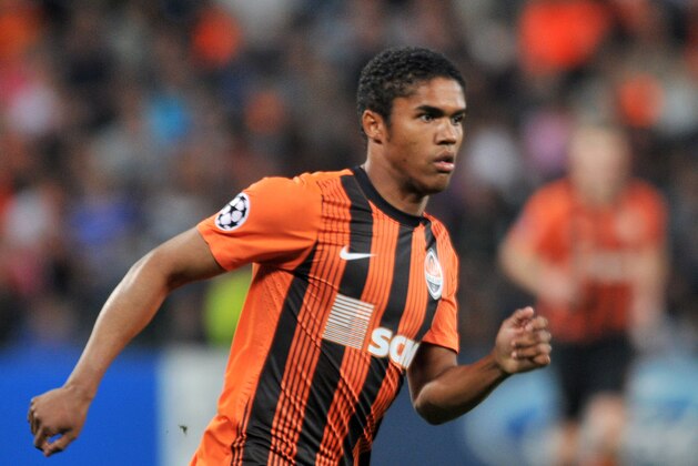 DONETSK, UKRAINE - SEPTEMBER 19:  Douglas Costa of FC Shakhtar Donetsk in action during the UEFA Champions League group stage match between FC Shakhtar Donetsk and FC Nordsjaelland at the Donbass Arena on September 19, 2012 in Donetsk, Ukraine. (Photo by Genya Savilov/EuroFootball/Getty Images)