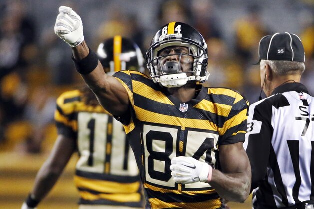 Pittsburgh Steelers wide receiver Antonio Brown (84) celebrates making a first down catch during the fourth quarter of an NFL football game against the Indianapolis Colts in Pittsburgh, Sunday, Oct. 26, 2014. The Steelers won 51-34. (AP Photo/Gene J. Puskar)