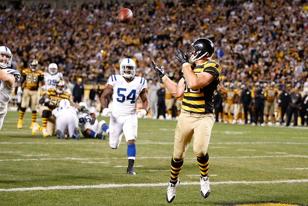 PITTSBURGH, PA - OCTOBER 26:  Heath Miller #83 of the Pittsburgh Steelers catches a touchdown pass during the fourth quarter against the Indianapolis Colts at Heinz Field on October 26, 2014 in Pittsburgh, Pennsylvania.  (Photo by Joe Robbins/Getty Images)