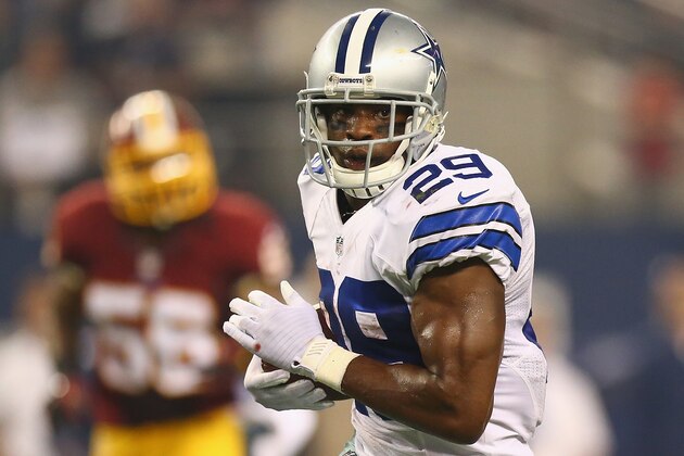 ARLINGTON, TX - OCTOBER 27:  DeMarco Murray #29 of the Dallas Cowboys runs the ball against the Washington Redskins in the second quarter at AT&T Stadium on October 27, 2014 in Arlington, Texas.  (Photo by Ronald Martinez/Getty Images)