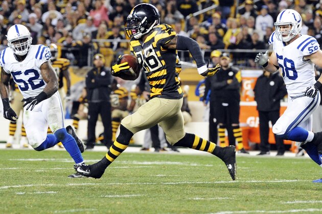 Pittsburgh Steelers running back Le'Veon Bell (26) runs away from Indianapolis Colts linebackers Andy Studebaker (58) and D'Qwell Jackson in the third quarter of the NFL football game, Sunday, Oct. 26, 2014, in Pittsburgh. (AP Photo/Don Wright) Pittsburgh Steelers running back Le'Veon Bell (26) runs away from Indianapolis Colts linebackers Andy Studebaker (58) and D'Qwell Jackson in the third quarter of the NFL football game, Sunday, Oct. 26, 2014, in Pittsburgh. (AP Photo/Don Wright)