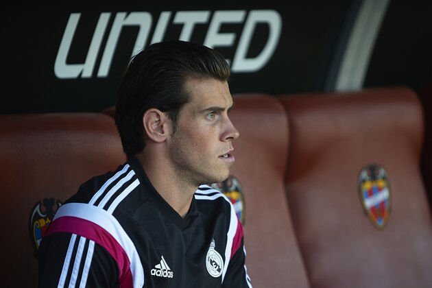 VALENCIA, SPAIN - OCTOBER 18: Gareth Bale of Real Madrid watches from the subsitute bench prior to the La Liga match between Levante UD and Real Madrid at Ciutat de Valencia on October 18, 2014 in Valencia, Spain.  (Photo by Manuel Queimadelos Alonso/Getty Images)