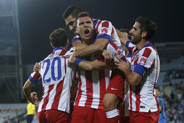 Atletico's Mario Mandzukic, centre, celebrates his goal with team mates during a Spanish La Liga soccer match between Atletico de Madrid and Getafe at the Coliseum Alfonso Perez stadium in Madrid, Spain, Sunday, Oct. 26, 2014. (AP Photo/Andres Kudacki)