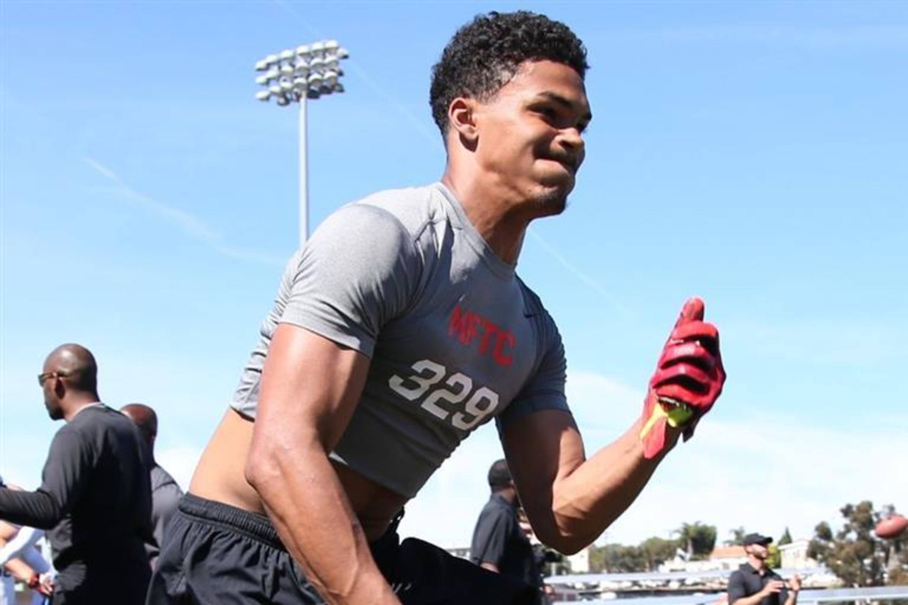 4-Star WR Brandon Burton Compares Star QBs Ricky Town and Josh Rosen