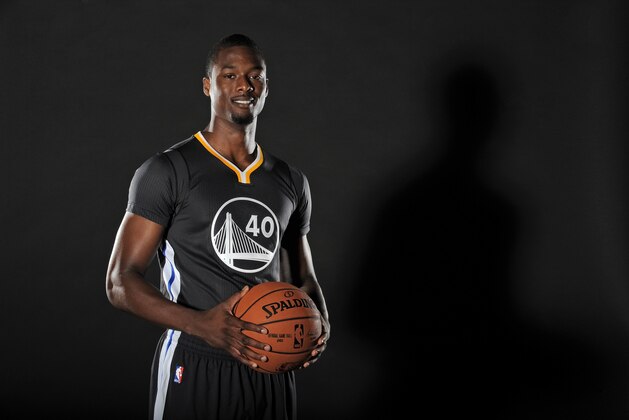 OAKLAND - SEPTEMBER 29:  Harrison Barnes #40 of the Golden State Warriors poses for media day photos on September 29, 2014 at the Warriors practice facility in Oakland, California. NOTE TO USER: User expressly acknowledges and agrees that, by downloading and/or using this Photograph, user is consenting to the terms and conditions of the Getty Images License Agreement. Mandatory Copyright Notice: Copyright 2014 NBAE (Photo by Noah Graham/NBAE via Getty Images)