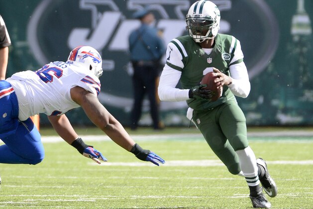 Oct 26, 2014; East Rutherford, NJ, USA; New York Jets quarterback Michael Vick (1) runs with the ball against the Buffalo Bills in the first half at MetLife Stadium. Mandatory Credit: Robert Deutsch-USA TODAY Sports