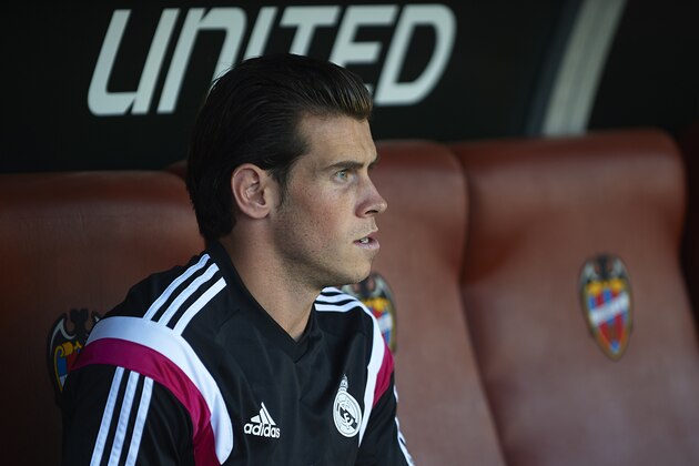VALENCIA, SPAIN - OCTOBER 18: Gareth Bale of Real Madrid watches from the subsitute bench prior to the La Liga match between Levante UD and Real Madrid at Ciutat de Valencia on October 18, 2014 in Valencia, Spain.  (Photo by Manuel Queimadelos Alonso/Getty Images)