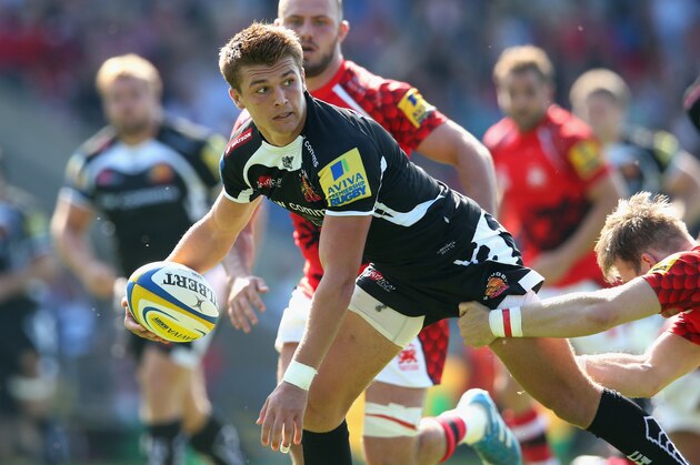 OXFORD, ENGLAND - SEPTEMBER 07:  Henry Slade of Exeter Chiefs passes the ball during the Aviva Premiership match between London Welsh and Exeter Chiefs at the Kassam Stadium on September 7, 2014 in Oxford, England.  (Photo by David Rogers/Getty Images)