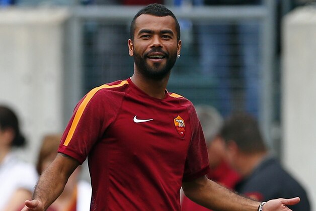 AS Roma's Ashley Cole (3) gestures before the start of a friendly soccer match against Inter Milan in Philadelphia, Pa., Saturday, Aug. 2, 2014. (AP Photo/Rich Schultz)