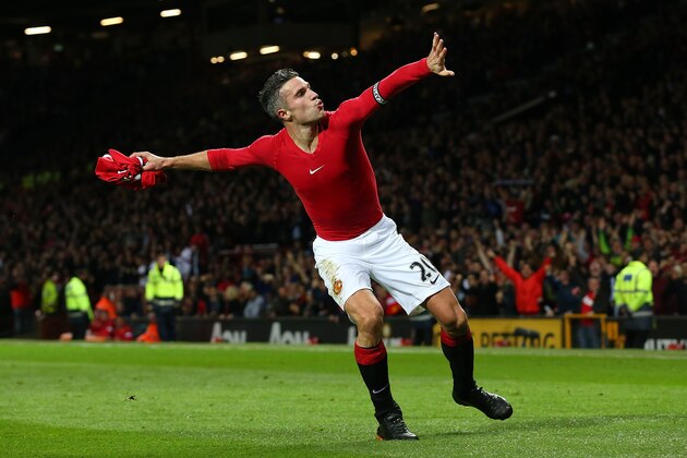 MANCHESTER, ENGLAND - OCTOBER 26:  Robin van Persie of Manchester United celebrates scoring the equalising goal during the Barclays Premier League match between Manchester United and Chelsea at Old Trafford on October 26, 2014 in Manchester, England.  (Photo by Alex Livesey/Getty Images)